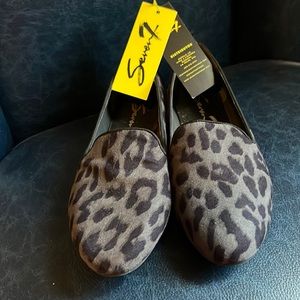 Seven 7 Leopard Print Black and Gray Flats